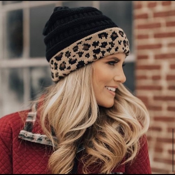 NWT Women’s Cuffed C.C. Beanie in Black Leopard - Picture 5 of 6
